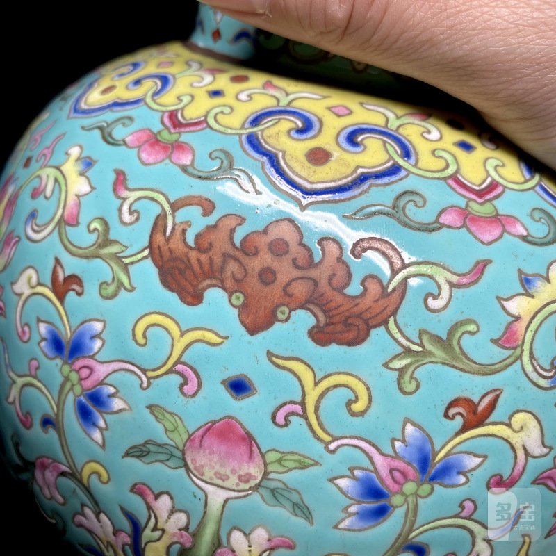 清嘉庆 松石绿地粉彩缠枝花卉纹罐 - 图9